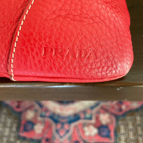 Stunning red leather Prada bag. - Picture 11 of 11